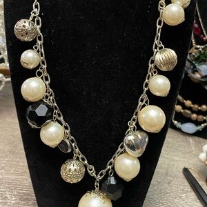 Chic Pearl and Black Bead Necklace